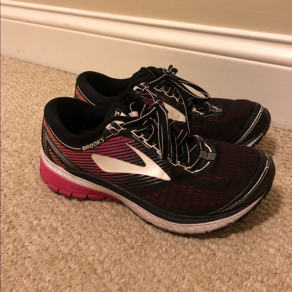 Brooks Ghost 10 Running Shoe.